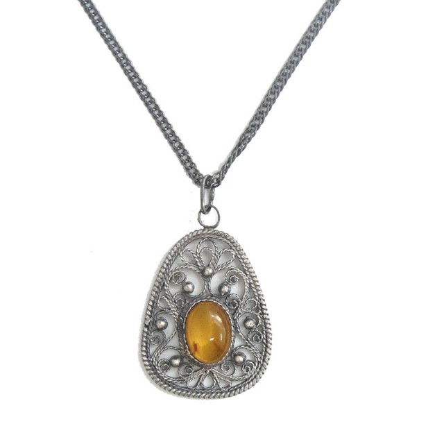 Joy pendant with amber